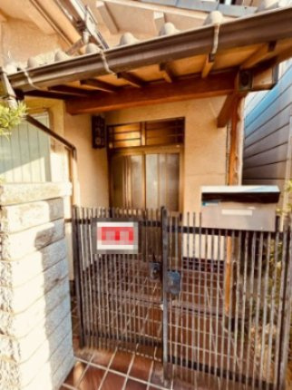 上高丸1丁目戸建のエントランス