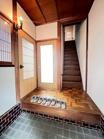 上高丸1丁目戸建の玄関