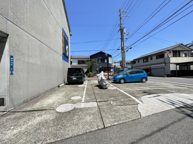 あぞのハイツの駐車場