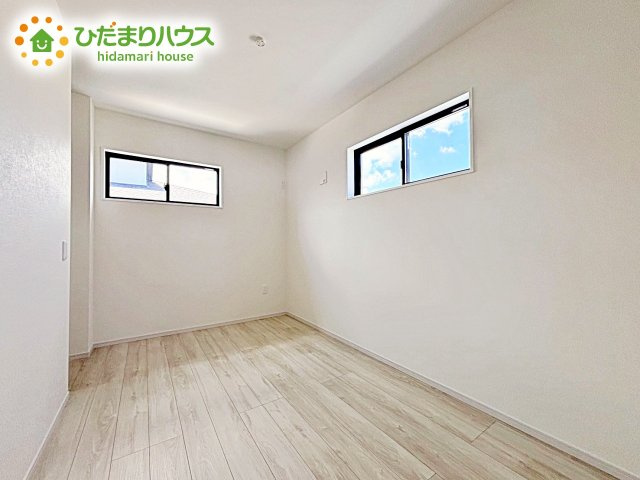 【洋室】 | 水戸市笠原町2期　新築戸建　3号棟 | 柔らかい陽光が差し込む明るいお部屋を演出する設計。彩光の取れる窓が気持ちの良いお部屋を創り上げます。