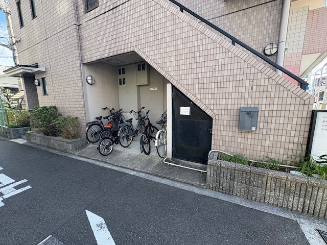 前羽ビルのロビー