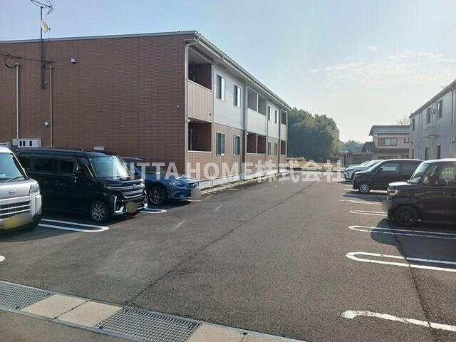 グランコートⅡの駐車場|敷地内に駐車場があります☆