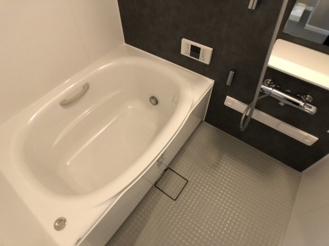 東大阪市友井２丁目のアパートの浴室