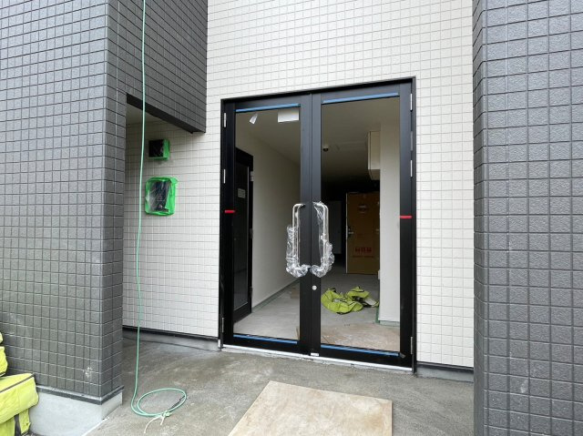 東大阪市友井２丁目のアパートのエントランス