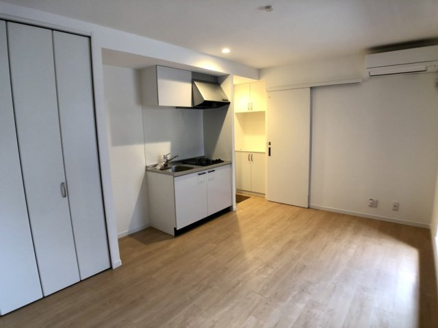 東大阪市友井２丁目のアパートの居間・リビング