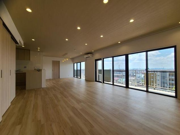 さいたま市南区根岸１丁目の賃貸マンションの居間・リビング