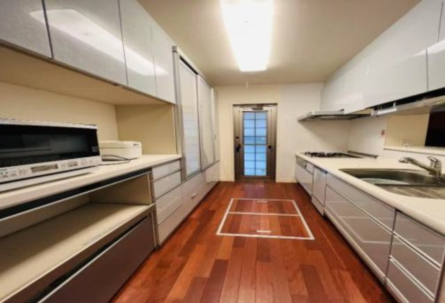 武蔵野市吉祥寺本町4丁目　中古戸建のキッチン|現地ご見学希望・資料請求などお気軽にお問い合わせ下さい！
03-5990-5201