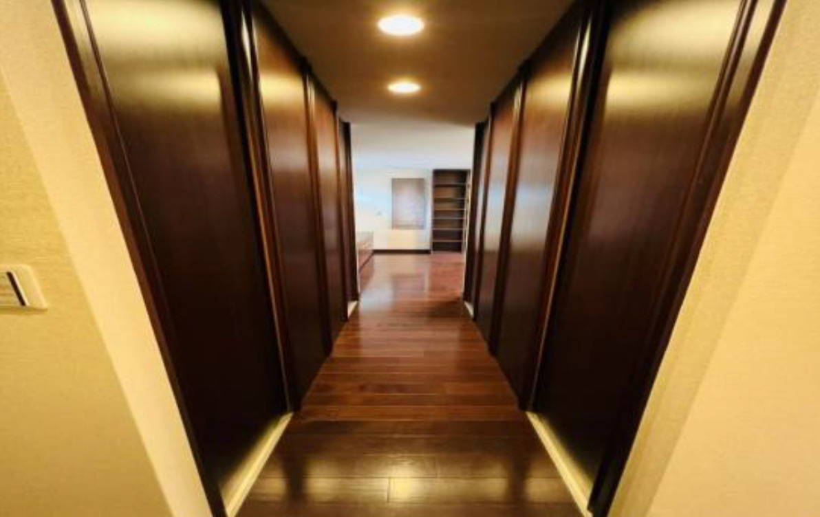 武蔵野市吉祥寺本町4丁目　中古戸建の玄関|現地ご見学希望・資料請求などお気軽にお問い合わせ下さい！
03-5990-5201