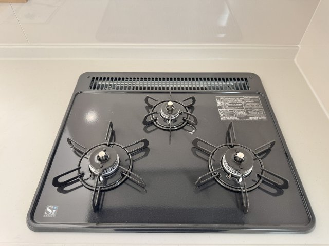 浜名区高畑　第一の設備|三口コンロです。