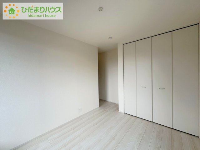那珂市菅谷16期　新築戸建　2号棟の寝室|大きなベッドを置いても余裕の広さの主寝室♪♪