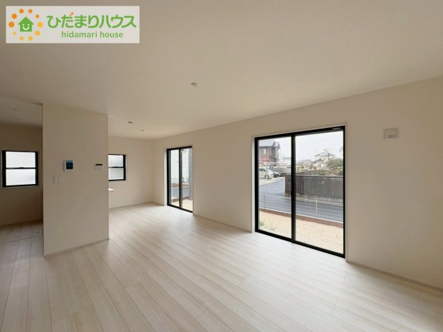 那珂市菅谷16期　新築戸建　2号棟の居間・リビング|お子様が元気に遊べる広々としたリビングです。