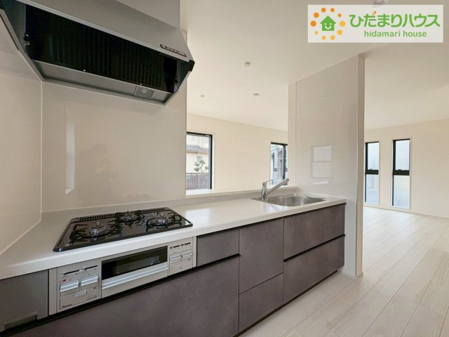 那珂市菅谷16期　新築戸建　2号棟のキッチン|新婚さんにおすすめ！おしゃれなカウンターキッチンのあるLDKです(#^^#)