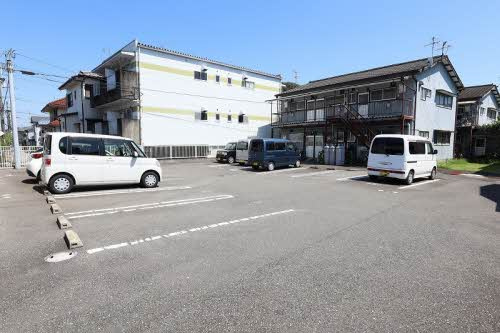 シャーメゾン サンモールの駐車場