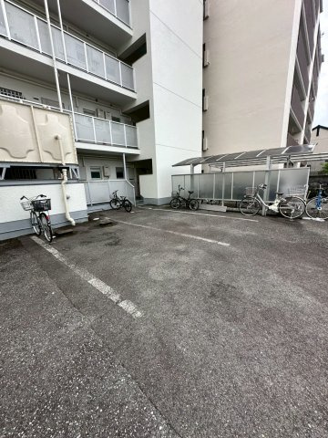 オーティーハイツ広田の駐車場