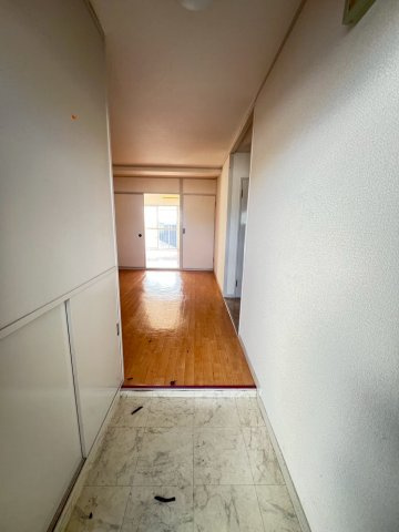 オーティーハイツ広田の玄関