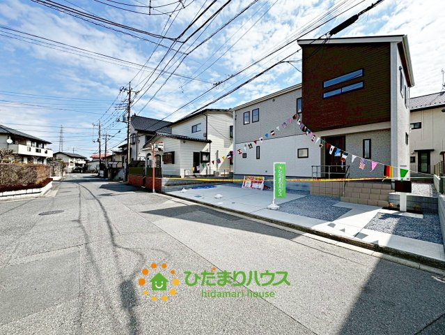 蓮田市椿山２丁目６期　新築一戸建ての前面道路含む現地写真