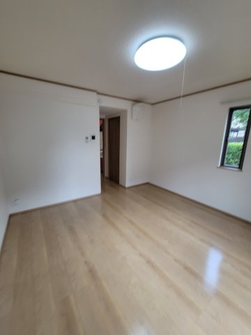 グランデ ブリリアの居間・リビング