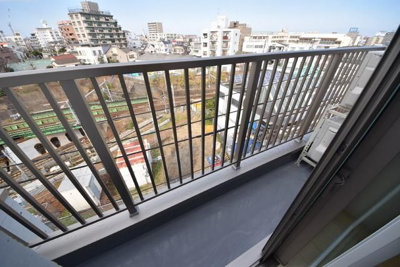 【バルコニー】 | プラハ駒込 | 開放的で明るい空間を演出してくれるバルコニーです