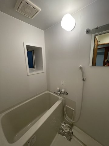 コーポ本天沼の浴室|ゆったり過ごせるお風呂です