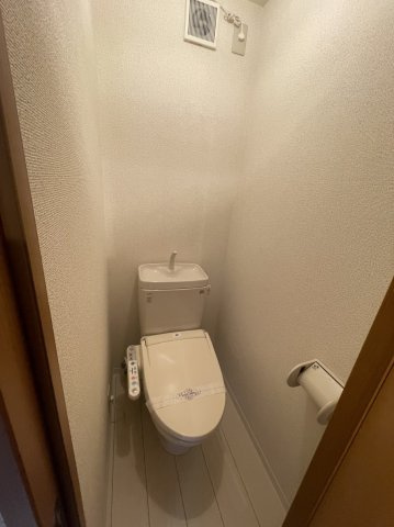 コーポ本天沼のトイレ|ゆったりとした空間のトイレです