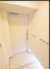 Mid　Court　新大阪の玄関