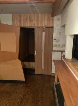 寺戸町西田中瀬　店舗付住宅の内装