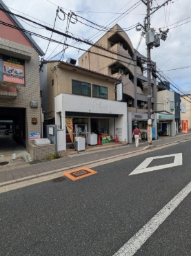 寺戸町西田中瀬　店舗付住宅の外観