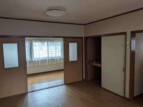 寺戸町西田中瀬　店舗付住宅の内装