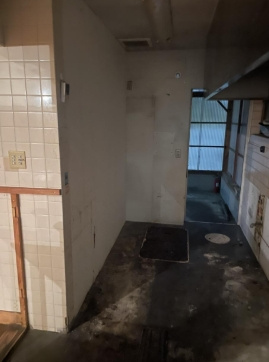 寺戸町西田中瀬　店舗付住宅の内装