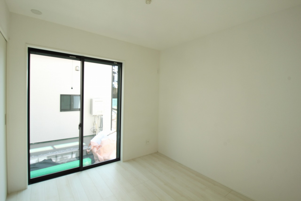 土佐市高岡町甲　1号棟　新築戸建（全2区画）の前面道路含む現地写真|前面道路　南側　幅4.2ｍ　公道　接面2.5ｍ