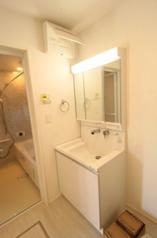 土佐市高岡町甲　1号棟　新築戸建（全2区画）の前面道路含む現地写真|前面道路　南側　幅4.2ｍ　公道　接面2.5ｍ