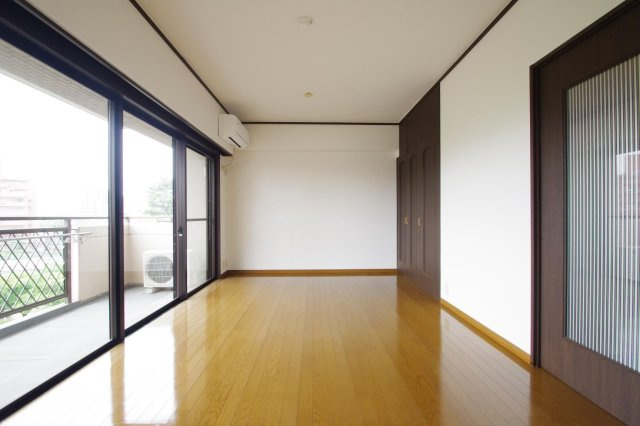 熊本市中央区新屋敷１丁目のアパートの居間・リビング