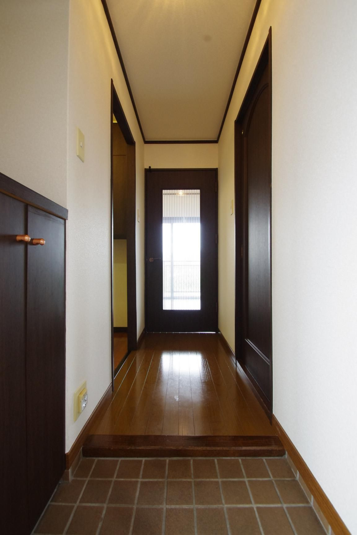 熊本市中央区新屋敷１丁目のアパートの玄関