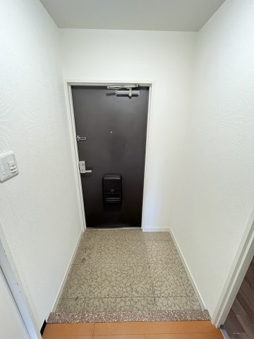 大阪市城東区関目６丁目の賃貸マンションの玄関