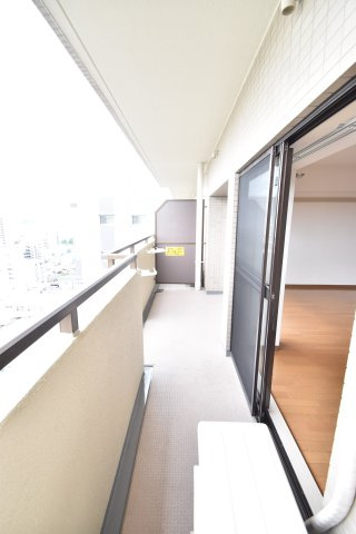 大阪市城東区関目６丁目の賃貸マンションのバルコニー