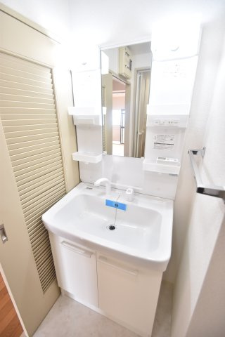 大阪市城東区関目６丁目の賃貸マンションの洗面所