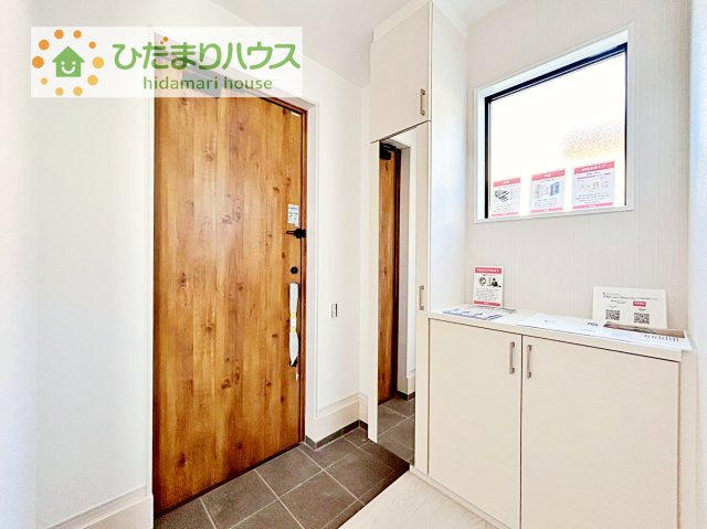 【玄関】 | 土浦市おおつ野3期　新築戸建　1号棟 | 玄関が広いので親子で並んで仲良く靴が履けますね(^^)/