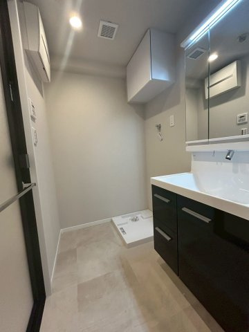 ハイツ川崎紺屋町の独立洗面台