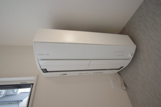 【設備】 | 【仲介手数料無料！！】府中市四谷2丁目　新築戸建て（全5棟）3号棟　5730万円 | リビングにエアコン（200V）三菱（霧ヶ峰）