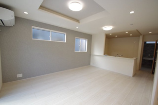 【居間・リビング】 | 【仲介手数料無料！！】府中市四谷2丁目　新築戸建て（全5棟）3号棟　5730万円