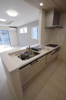 【キッチン】 | 【仲介手数料無料！！】府中市四谷2丁目　新築戸建て（全5棟）3号棟　5730万円