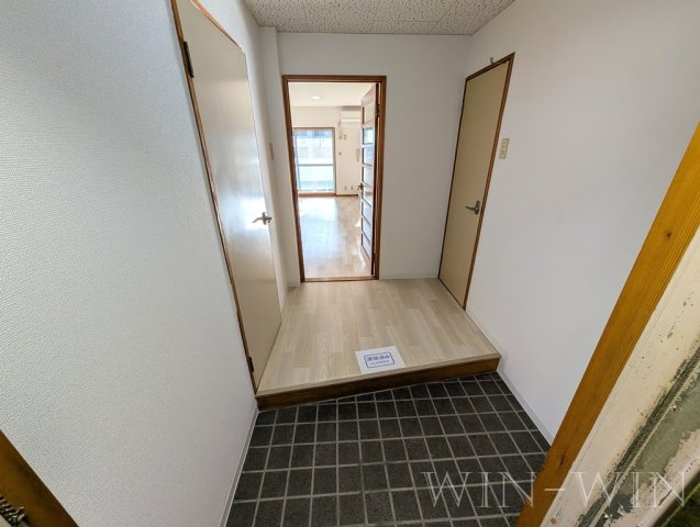 東マンションの玄関