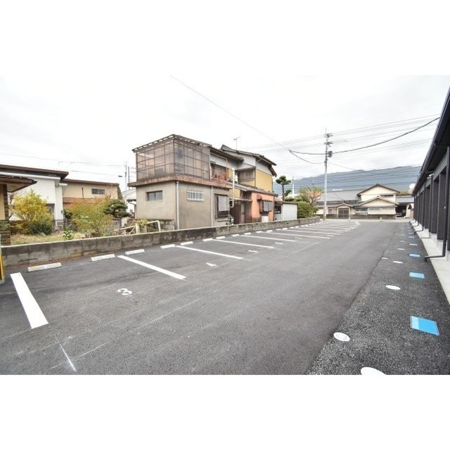 久留米市田主丸町田主丸のアパートの駐車場|車をお持ちの方に嬉しい駐車場付きの物件です