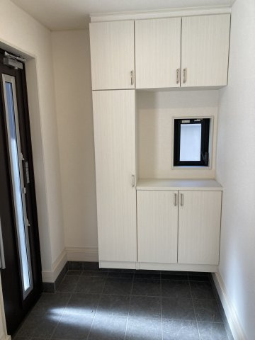 アイタウン前橋市駒形町　新築住宅の玄関|収納もある玄関です