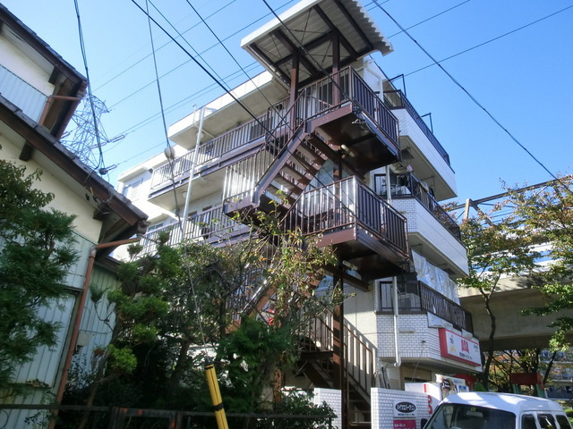 ハイツエバーグリーンの外観|周りに高い建物がありません。