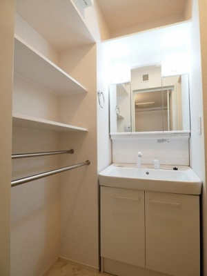 【洗面所】 | アーベントレーテⅠ | ゆったりとスペースのある洗面所