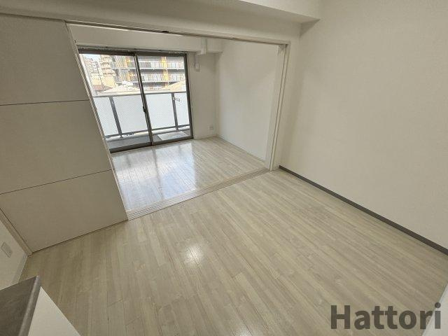 RIDGEガーデン江坂Ⅱの居間・リビング