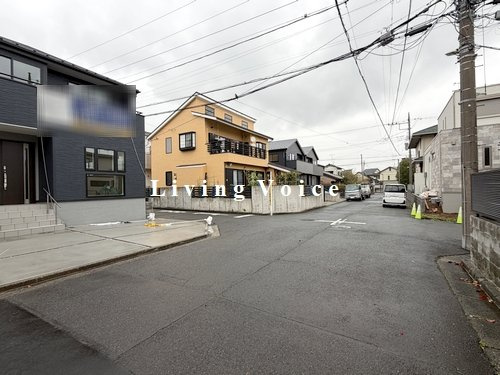 【前面道路含む現地写真】 | 【仲介手数料０円】伊勢原市高森台3丁目第3　新築一戸建て　全2棟 | 【仲介手数料０円】伊勢原市高森台3丁目第3　新築一戸建て　全2棟