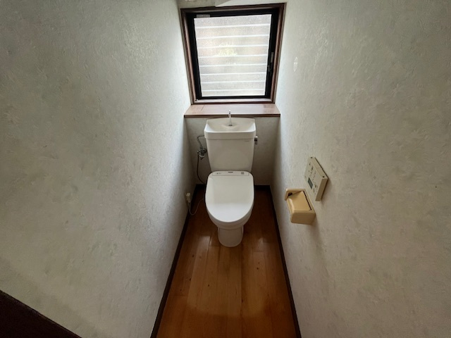 都城市金田町の中古一戸建のトイレ