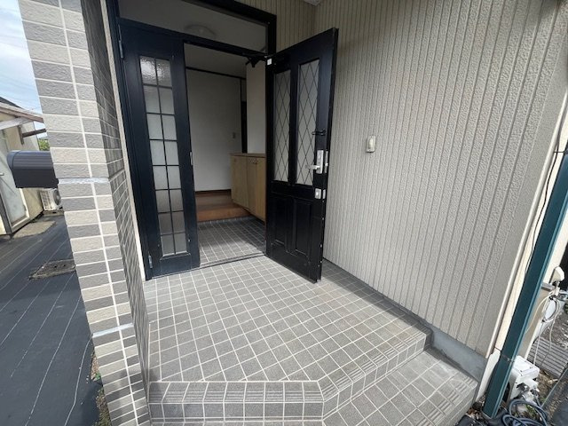 都城市金田町の中古一戸建の玄関
